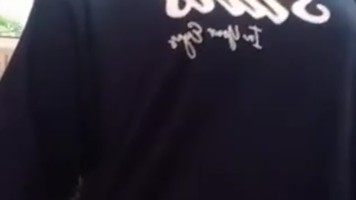 Cewek Jilbab Semok Ngangkang Sambil Jaga Toko