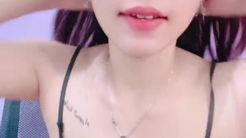 Pengen Kenyot Nenen Tocil Punya Host Cute Kacamata HOT51