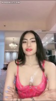 Nenen Berkeringat Host Cantik Mempesona